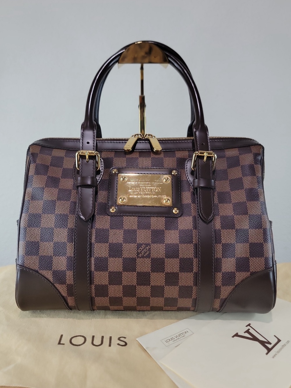 •LOUIS VUITTON• damier ebene berkeley handbag